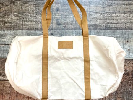 Cozy Earth White Travel Weekender Bag (see notes) Fashion