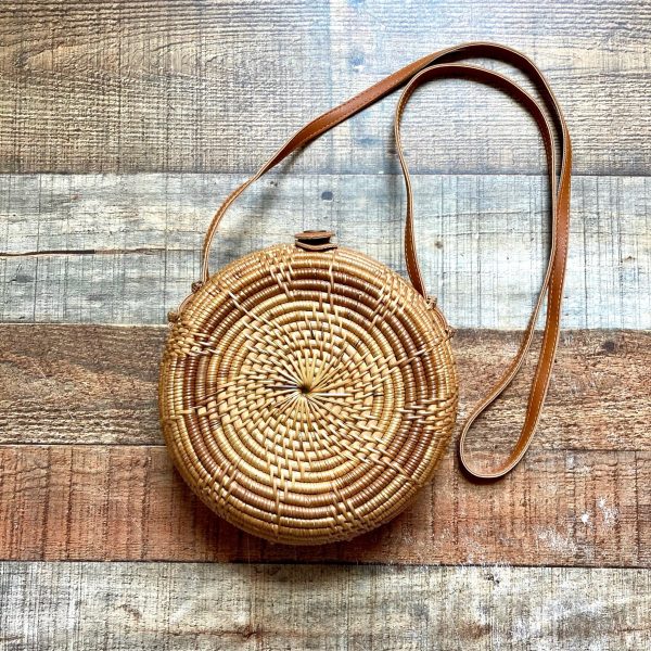 No Brand Round Rattan Shoulder Bag (LIKE NEW) For Sale