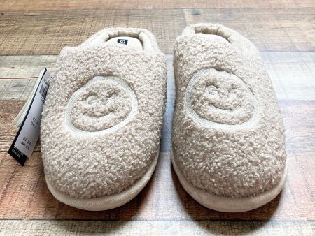 Gilly Hicks Smile Face Slippers NWT- Size XL (Women 12 Men 10-11) Discount